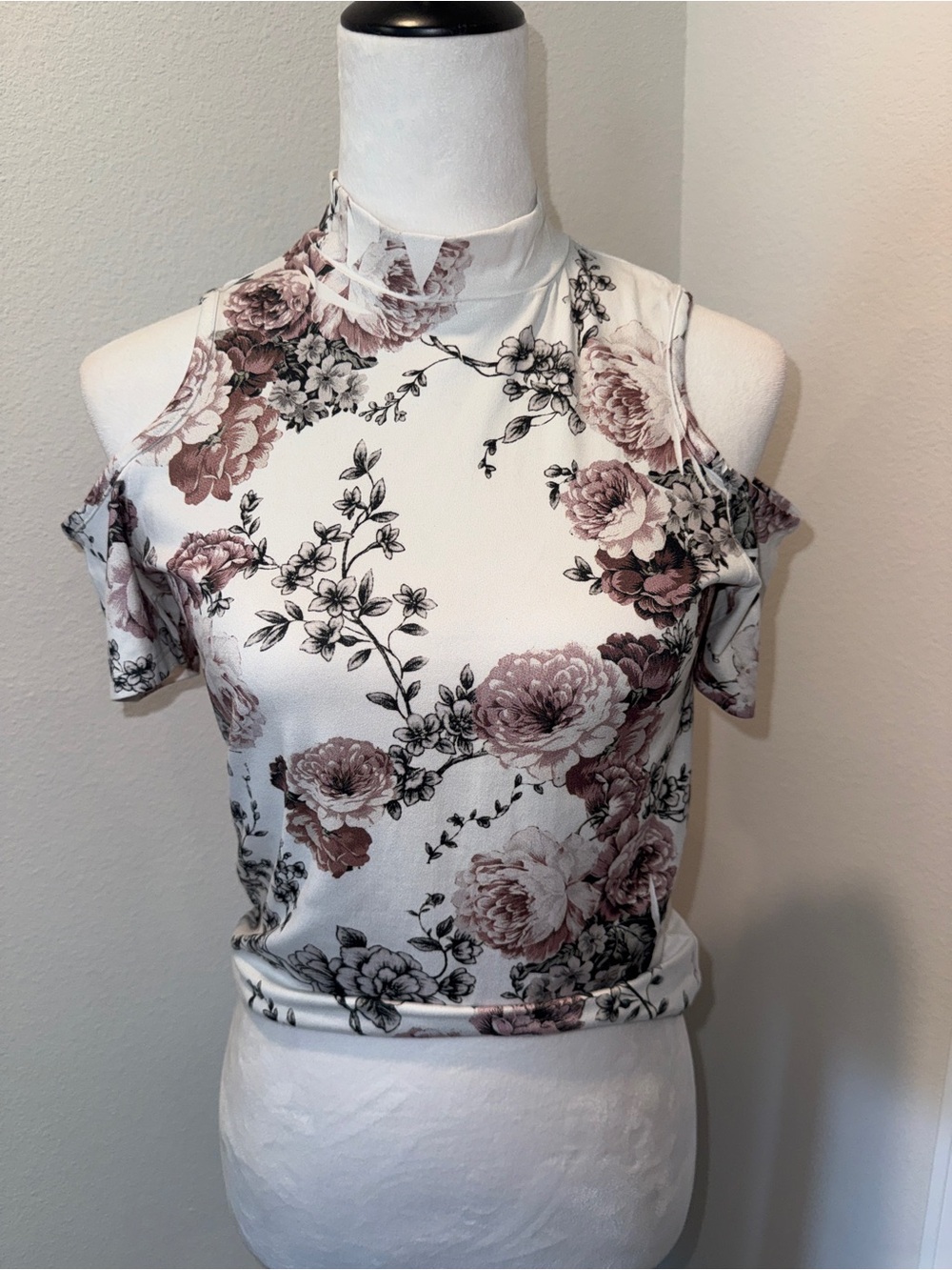 gaze Cold-Shoulder Mock Neck Floral Camisole - Blush & White